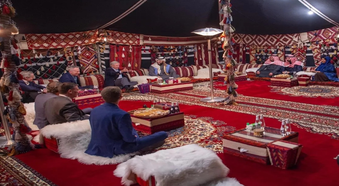 ولي العهد السعودي يجتمع مع السيناتور الأمريكي ليندسي غراهام