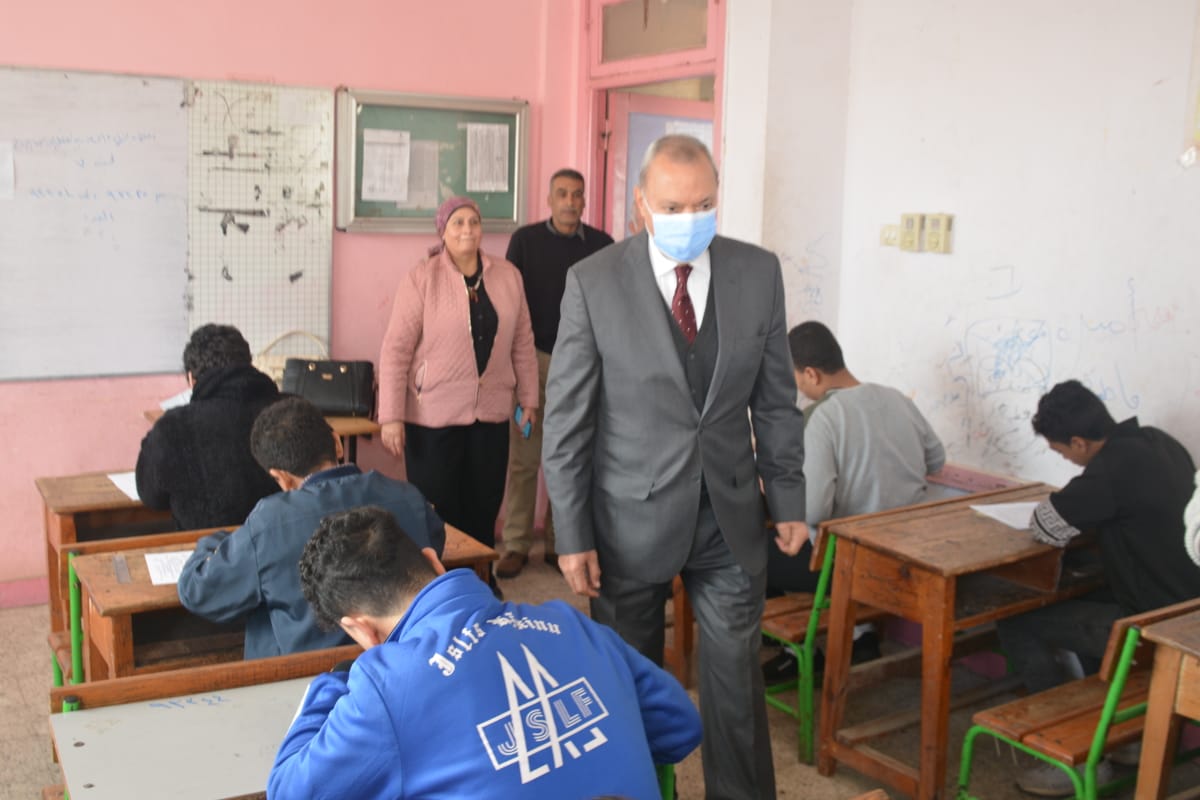 محافظ القليوبية يتفقد سير إمتحانات الشهادة الإعدادية بمدارس بنها وكفر شكر