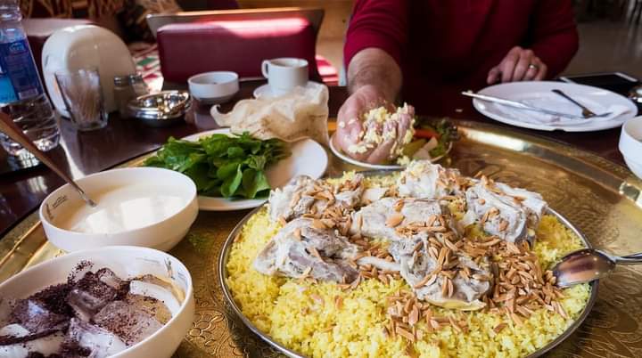 النوم بعد المنسف".. مطعم أردني يقدم خدمة فريدة تثير السخرية