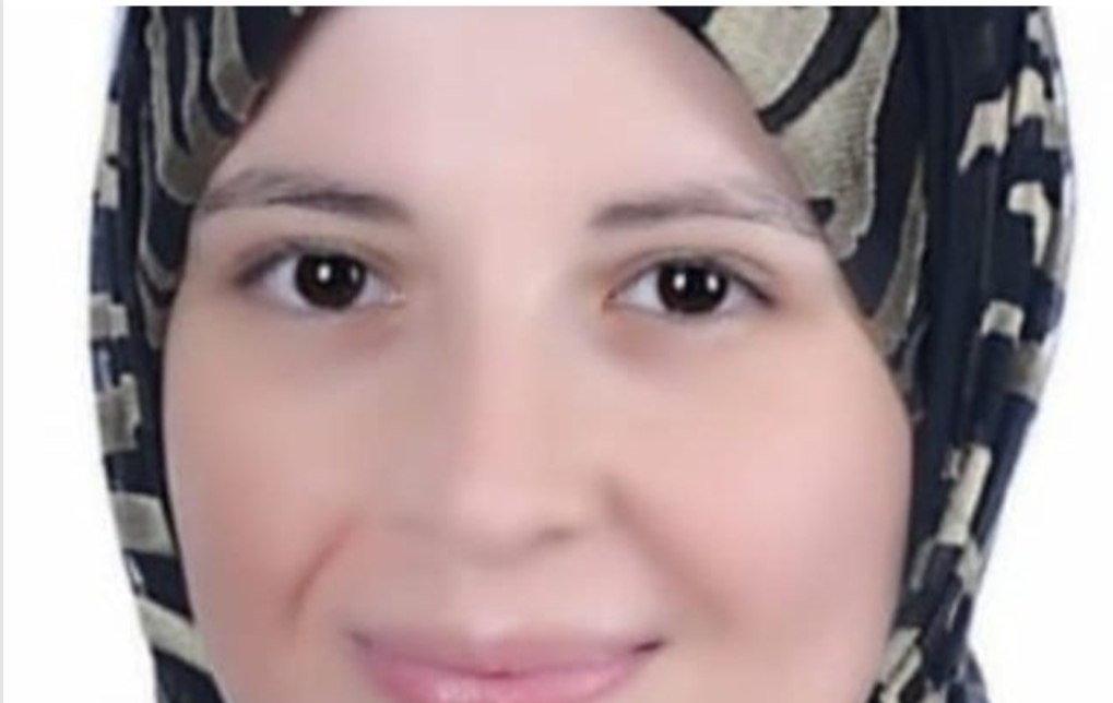 الْحَيَاةُ زَهْرَةً.. رَحِيقُهَا الْحُبُّ وَزَيَّنَتْهَا الْجَمَالُ