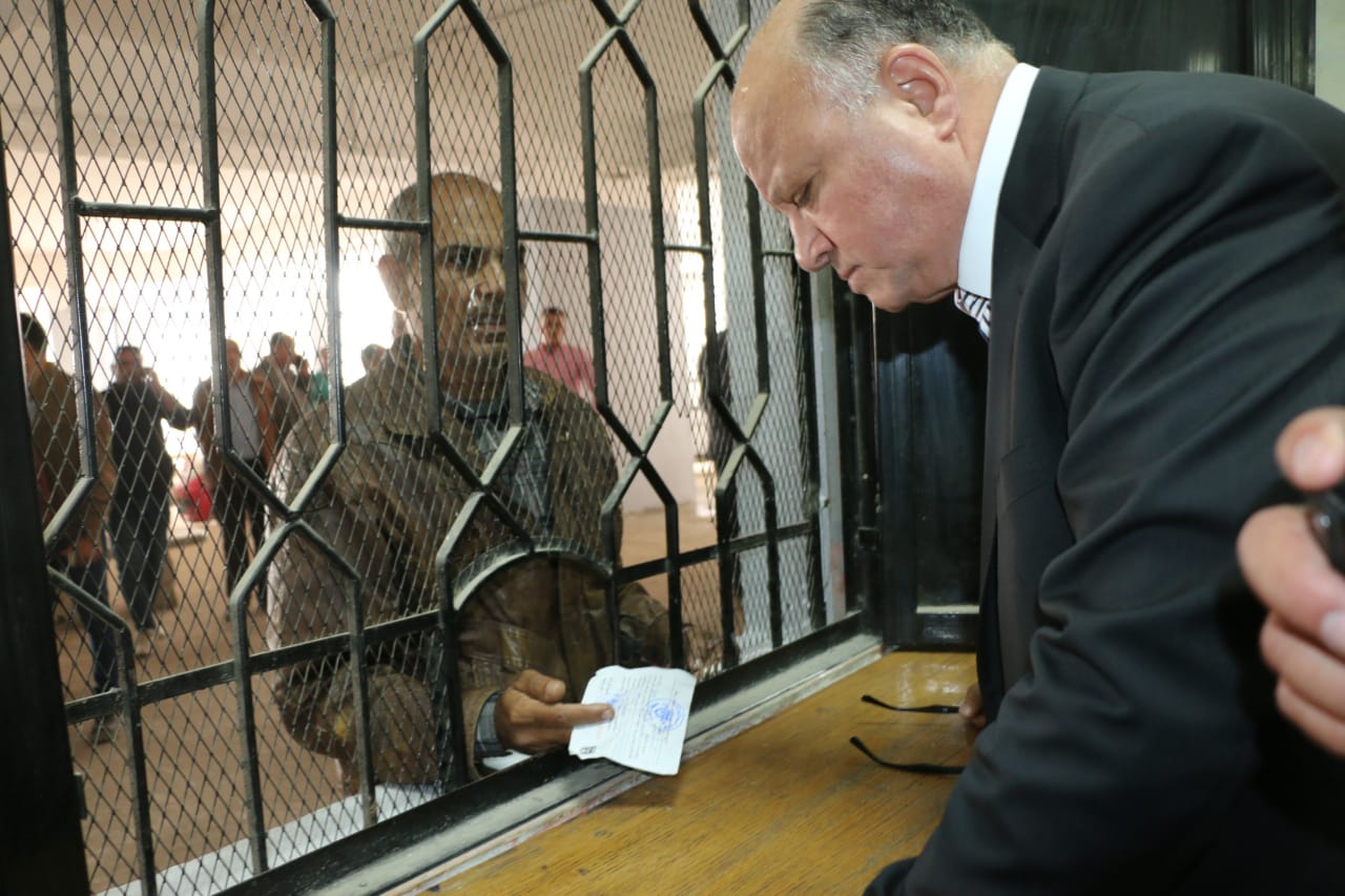 بالصور..  محافظ القاهرة يفاجئ وحدة تحصيل الغرامات بمشروع السيرفيس