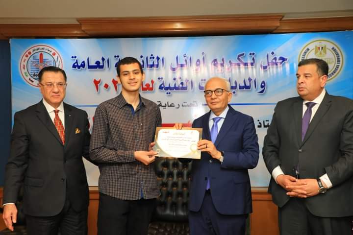 وزير التربية والتعليم يكرم أوائل  الثانوية العامة والدبلومات الفنية للعام الدراسى 2021 - 2022