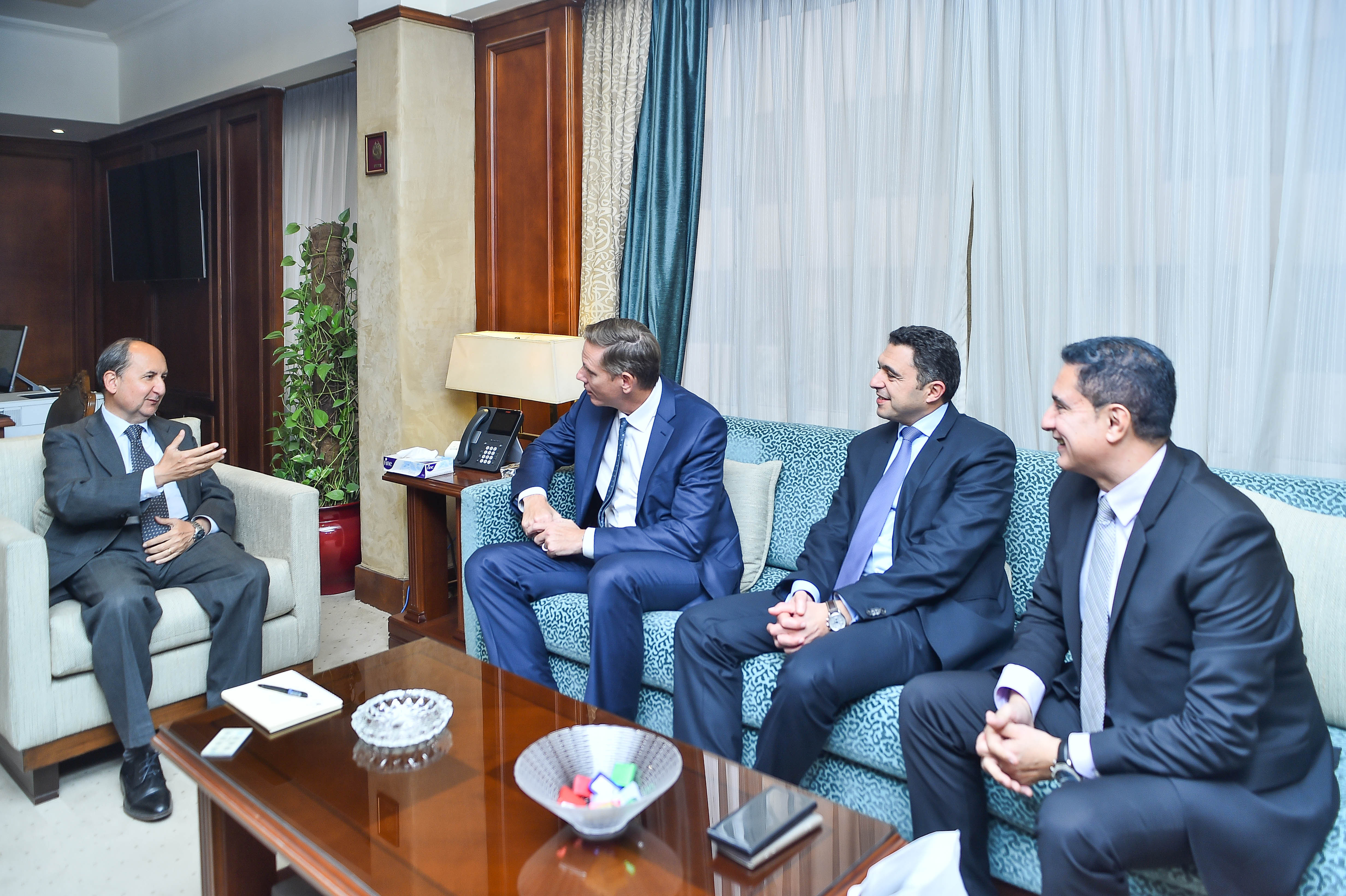 وزير التجارة والصناعة يبحث مع ممثلي شركة شنايدر العالمية خطط الشركة التوسعية في السوق المصرى والتصدير للسوق الافريقى