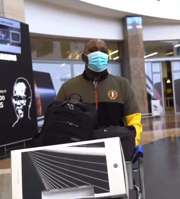 موسيماني يصل إلى جنوب افريقيا لقضاء عطلته