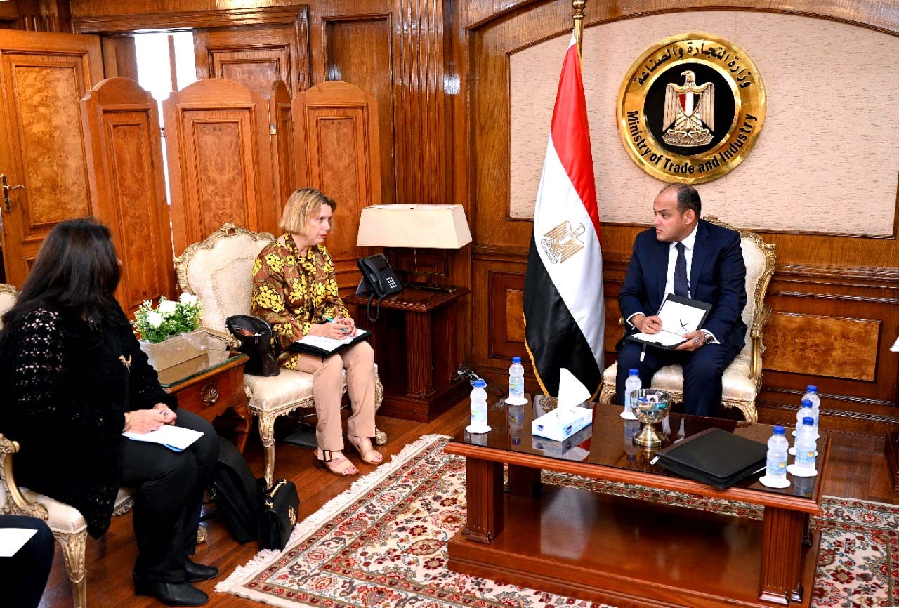 غرفة صناعة الحبوب تعلن نجاح موسم القمح هذا العام  واستلام الحكومة  4.2 مليون طن "عبد الغفار السلامونى" : مخزون القمح يتجاوز 7 أشهر لدى وزارة التموين  تنفيذا لتوجيهات القيادة السياسية باستمرار وجود مخزون استراتيجي من كافة السلع الأساسية  