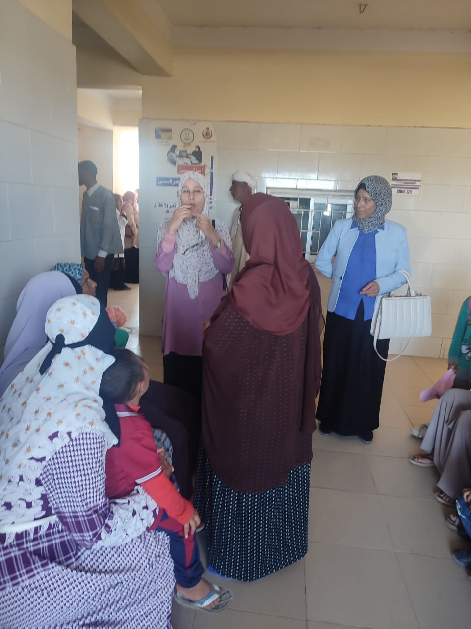 قافلة متكاملة بقرية الحاجر بمركز كفر الدوار   لتقديم خدمات طبية وبيطرية وتوعوية للمواطنين بالمجان