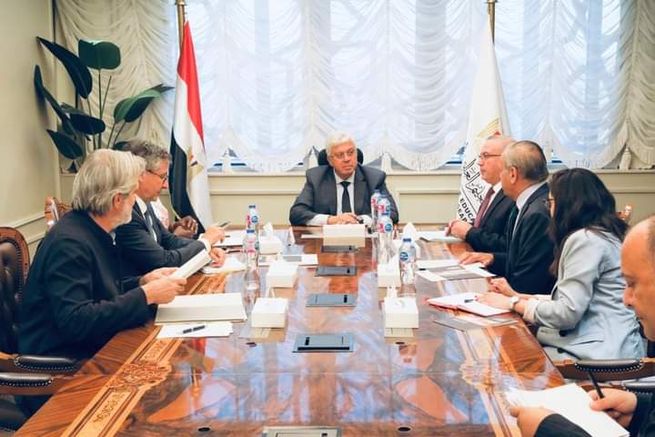 وزير التعليم العالي يبحث مع وفد الفرنكوفونية مُستجدات تنفيذ مشروع مركز أبحاث طبي بجامعة الجلالة 