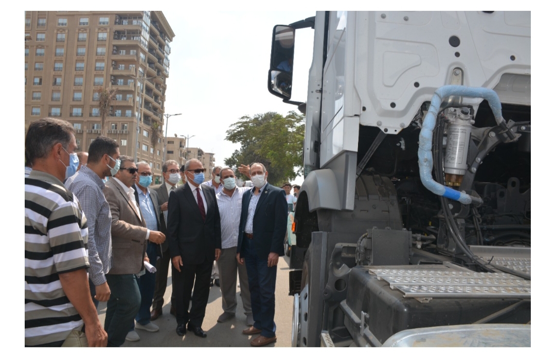 محافظ القليوبية يتسلم سيارة قلاب 50 طن تبرعا من بنك فيصل الاسلامي بمبلغ 3 مليون و150 ألف جنيه