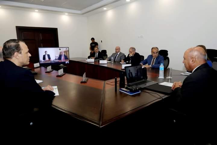 وزير النقل يوقع مذكرة تفاهم مع رئيس شركة CMA CGM الفرنسية العالمية عبر الفيديو كونفرانس بشأن انطلاق التعاون الاستراتيجي المشترك في مجال النقل البحري والموانىء الجافة والمناطق اللوجيستية