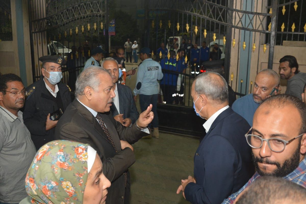 محافظ القليوبية ورئيس هيئة المستشفيات التعليمية يتابعا عطل البار بلوحة تحكم الكهرباء بمستشفى بنها التعليمى