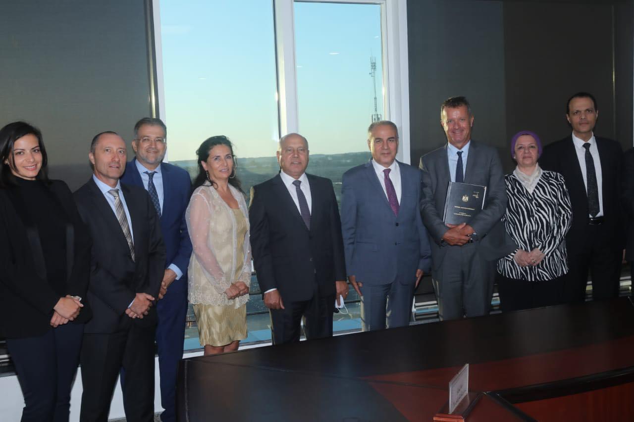 وزير النقل يشهد توقيع اتفاقيتين في مجال النقل البحري