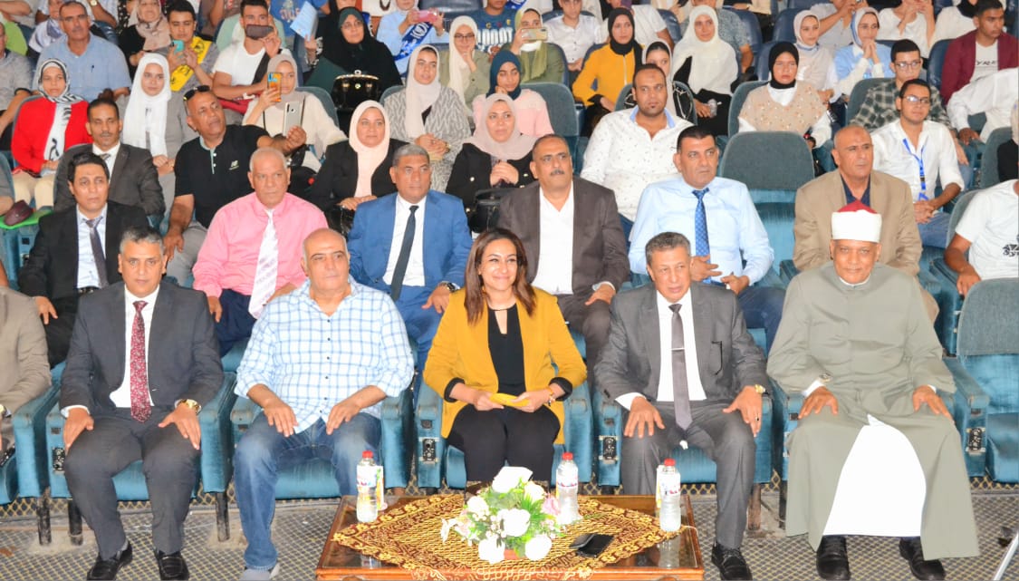 نائب محافظ البحيرة تشهد تكرم أوائل الثانويةالأزهرية والدبلومات الفنية بمجمع دمنهور الثقافي