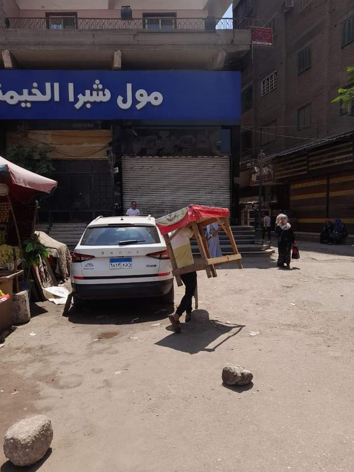 الأجهزة التنفيذية بحى شرق تستمر فى التصدى لظاهرة الإشغالات والمخالفات وحمله لرفع الاشغالات الباعة الجائلين بشارع ١٥ مايو 