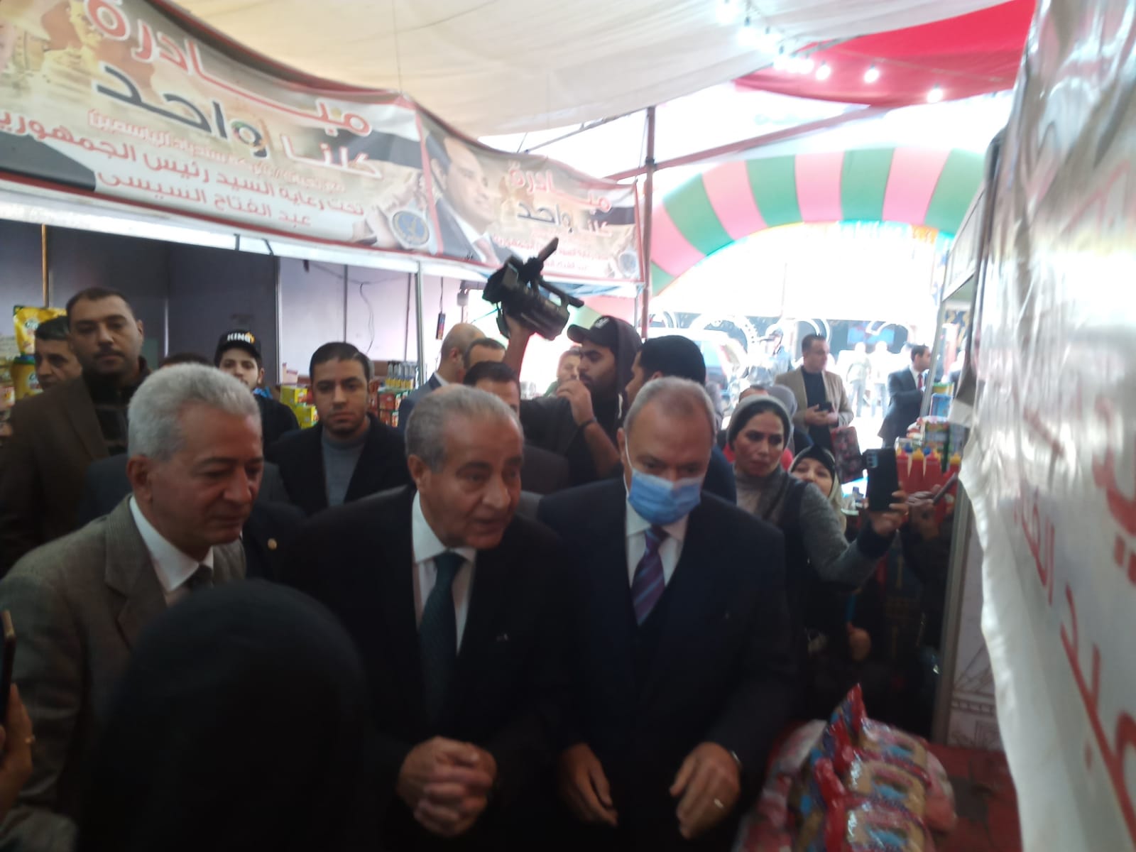 المصيلحى من يدعى وجود مبالغة فى الاسعارفالحكومة تقيم معارض مخفضة