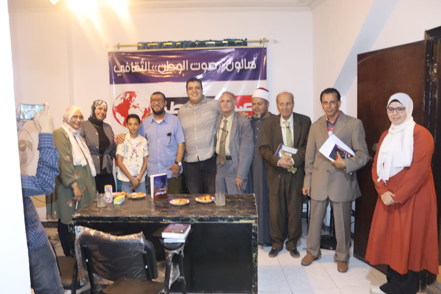 بالصور : توقيع أنا والظل في صوت الوطن بحضور كتاب وروائيين وأدباء