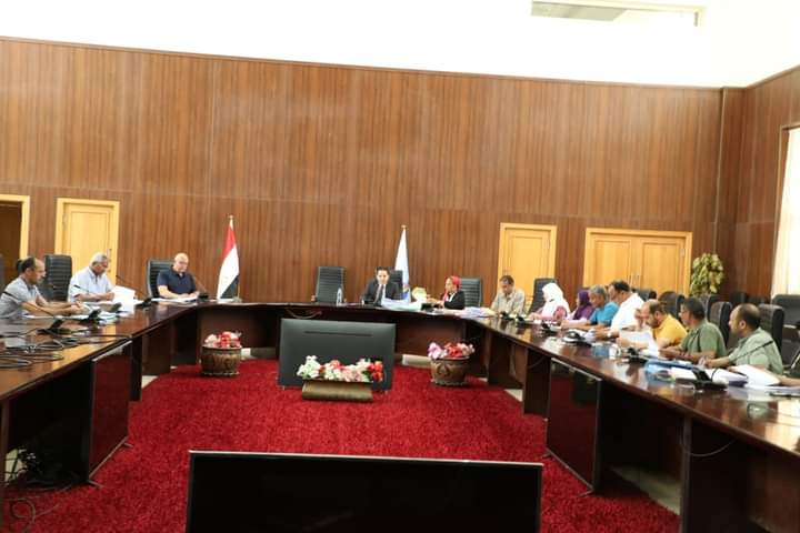 سكرتير عام المحافظة والمستشار القانوني للمحافظة يتابعا موقف لجنة التنازلات بمدينة الغردقة