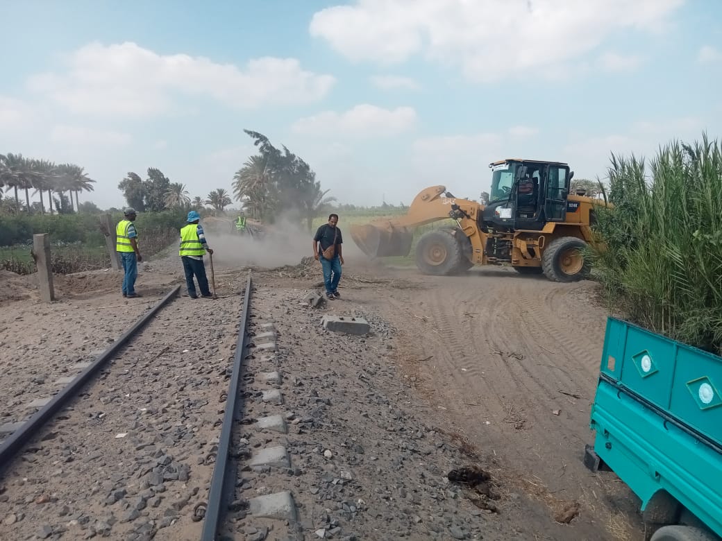 غلق 10 معابر مخالفة على السكة الحديد بالبحيرة