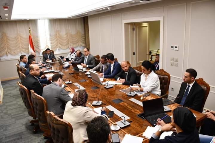 صبحى يبحث عدد من ملفات العمل في تطوير المنشآت الشبابية والرياضية