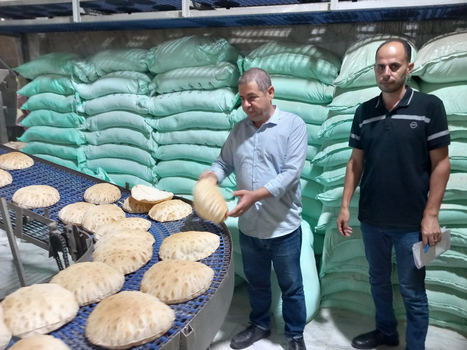 تموين البحيرة...ضبط مخبزين تصرفا فى 22 شيكارة دقيق بلدى مدعم وتحرير 72محضر لمخابز بلدية مخالفة 