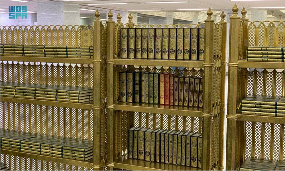 مكتبة الحرم المكي تضم قسمًا يحتوي على 2100 من الرسائل الجامعية الدكتوراه والماجستير