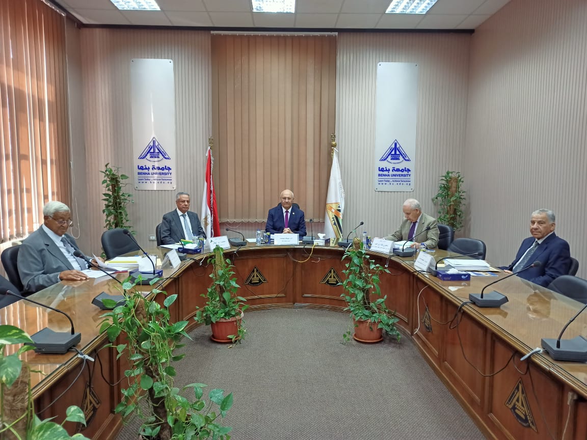 رئيس جامعة بنها يترأس لجنة اختيار عميد كلية الهندسة بشبرا.عقدت لجنة اختيار العمداء بجامعة بنها سامح عوض