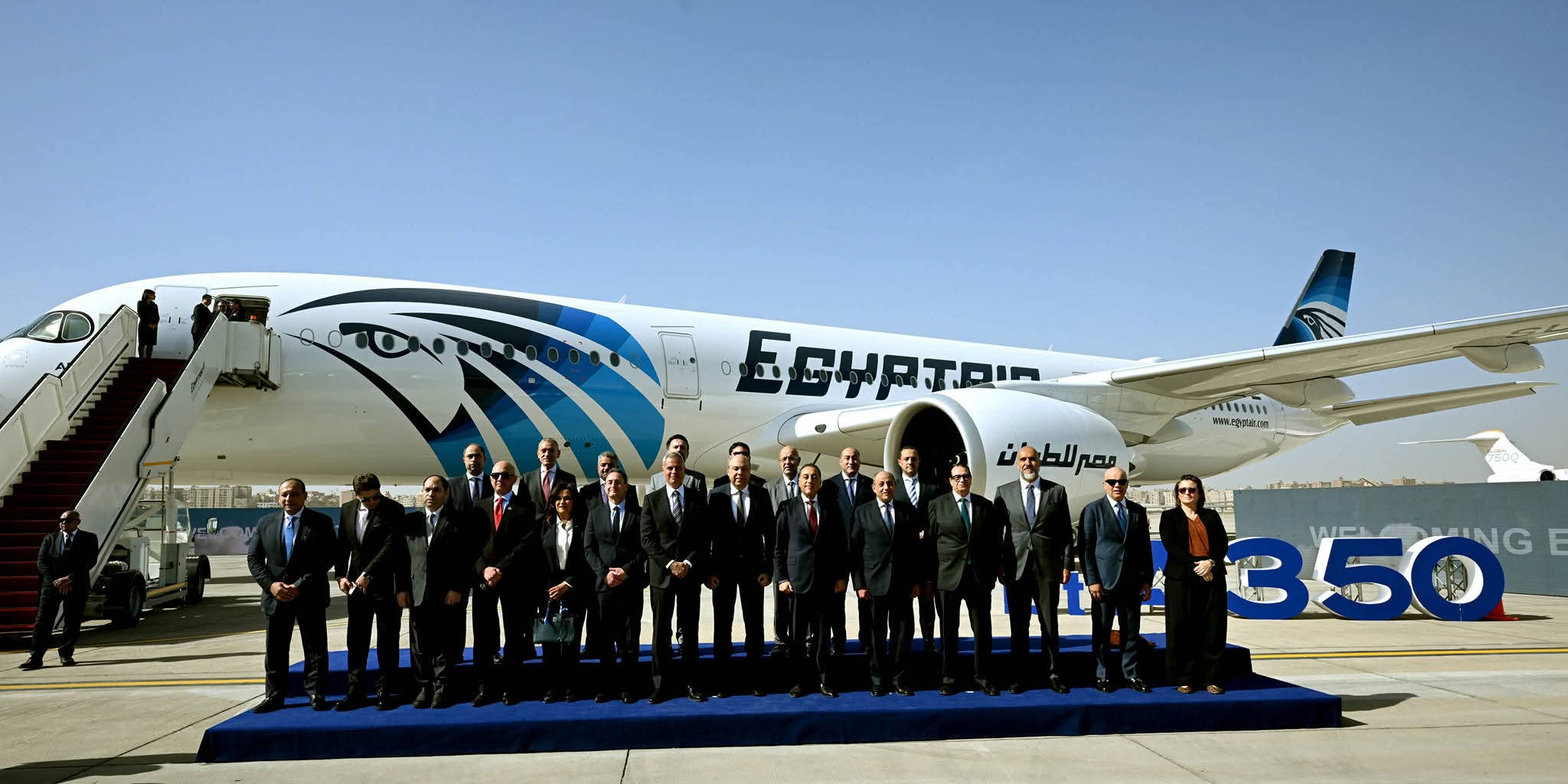 رئيس الوزراء يتفقد أول طائرة من طراز Airbus A350-900  بأسطول الناقل الوطني