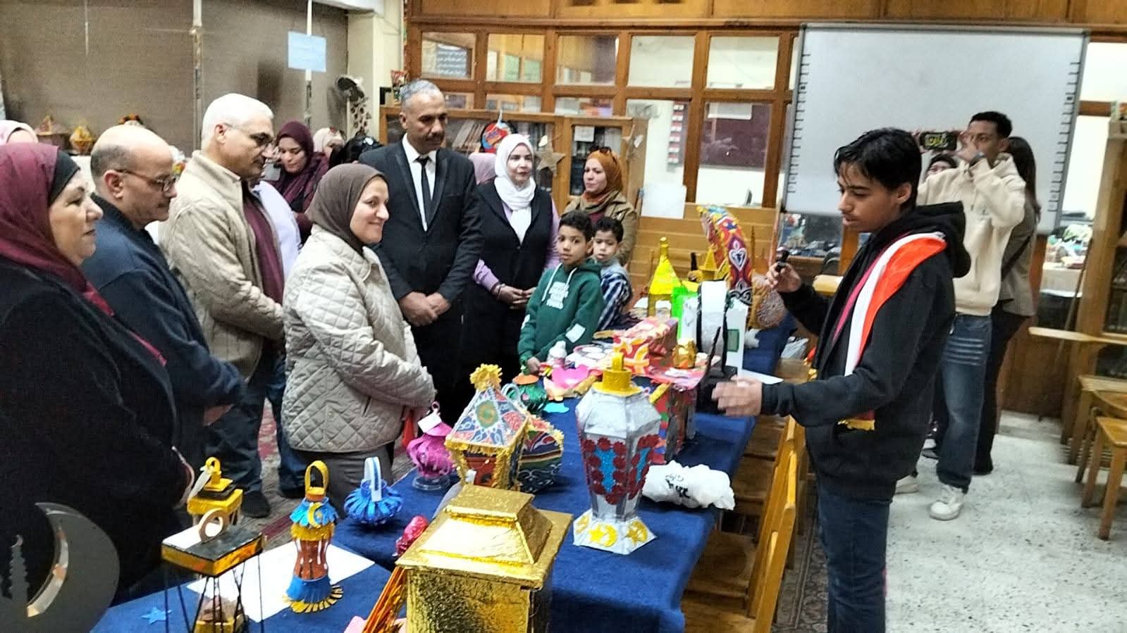 بالصور :مدير تعليم القاهرة تفتتح معرض«فوانيس القاهرة - نور ومعرفة»