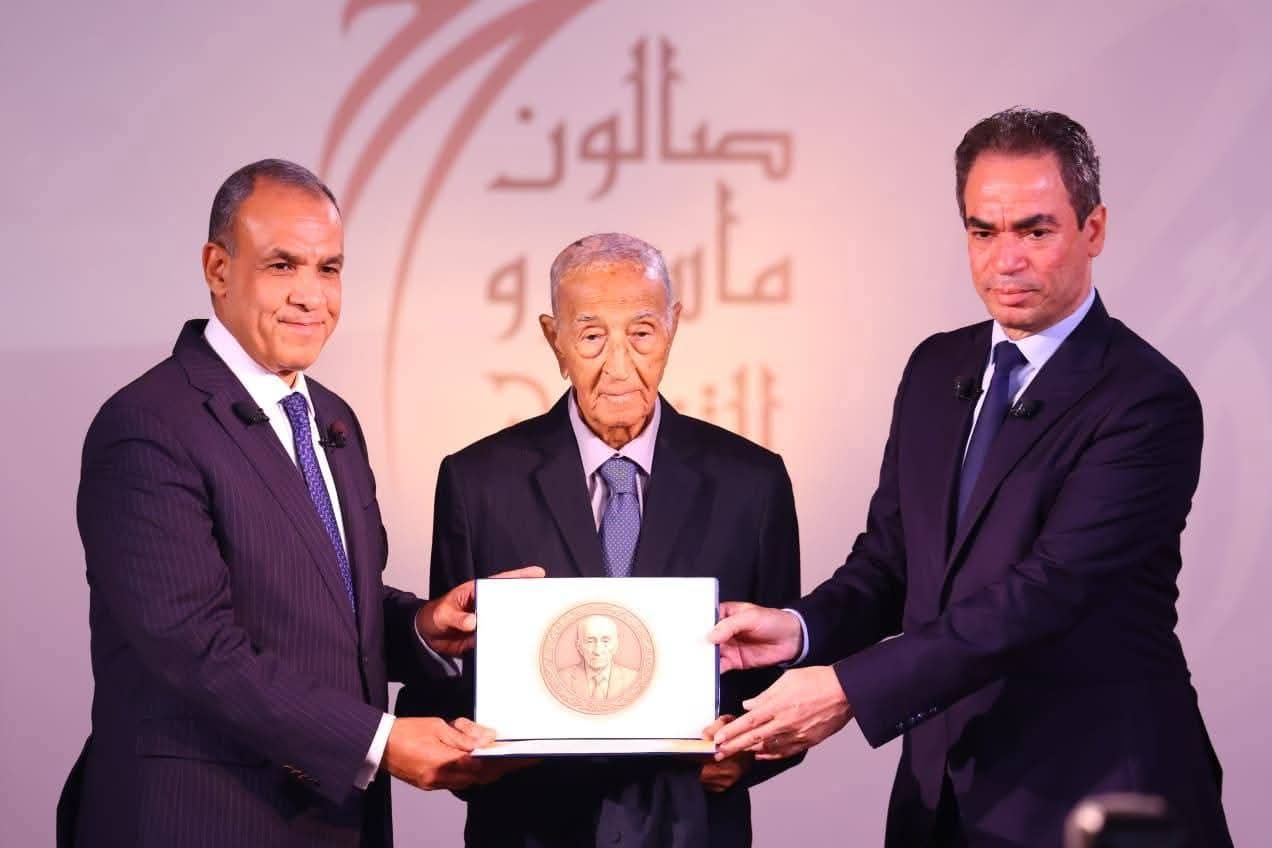 مجلس وزراء مصر ينعى شيخ الإذاعيين فهمي عمر