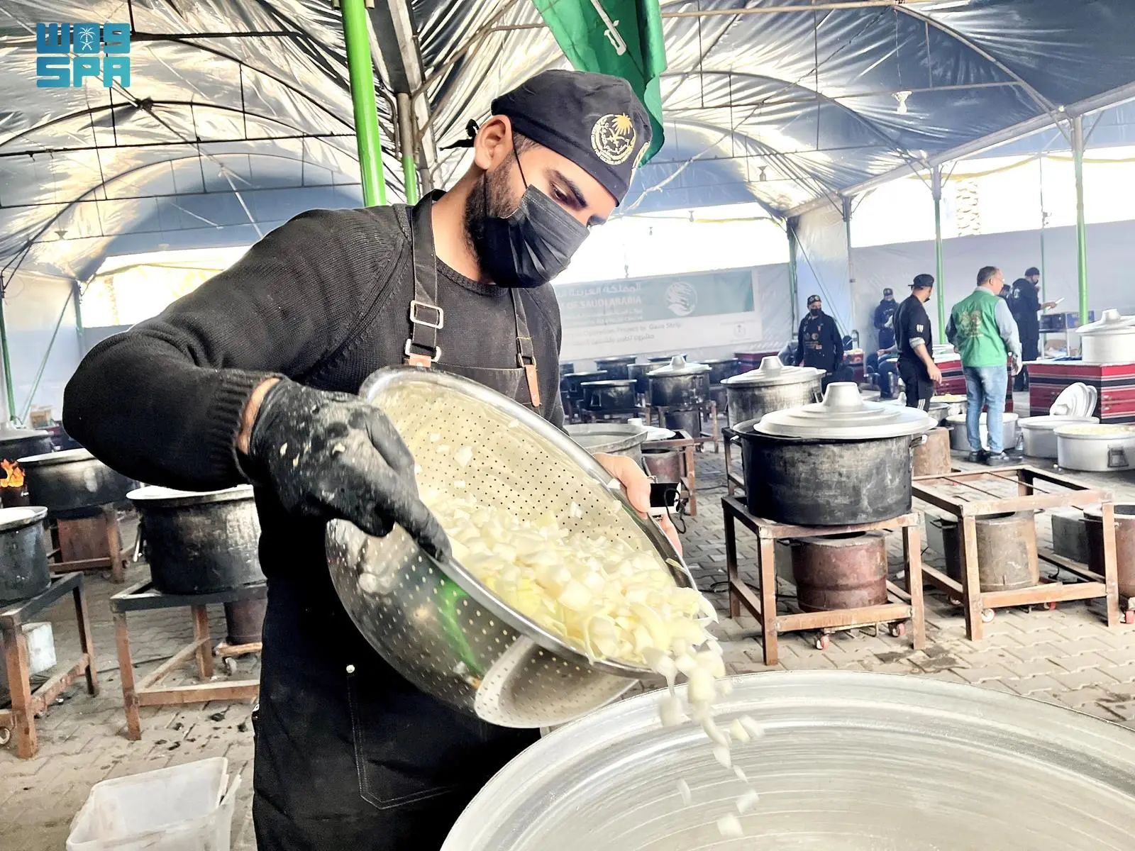 سلمان للإغاثة يواصل جهوده لسد العجز في المواد الغذائية بقطاع غزة عبر توزيع وجبات يومية على آلاف الأسر النازحة