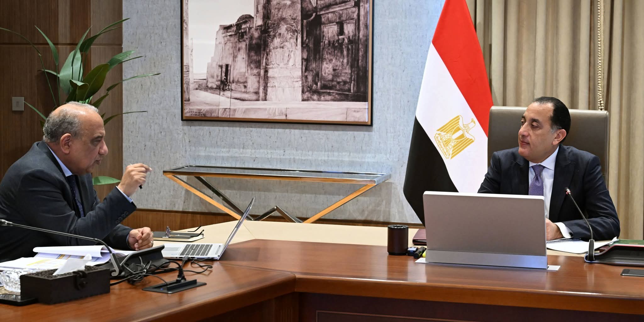 مدبولي  يلتقي وزير الكهرباء لاستعراض عددٍ من ملفات العمل