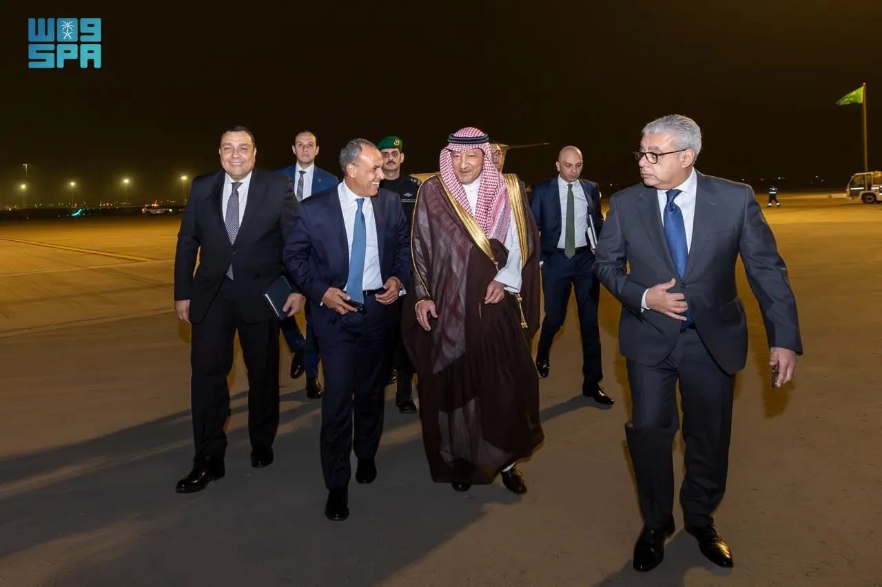  وزير الخارجية المصري يصل إلى الرياض