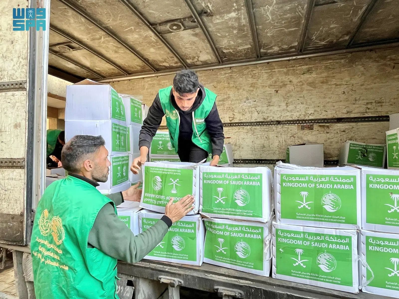 سلمان للإغاثة يوزع سلالًا غذائية على الأسر النازحة في مدينة خان يونس بقطاع غزة