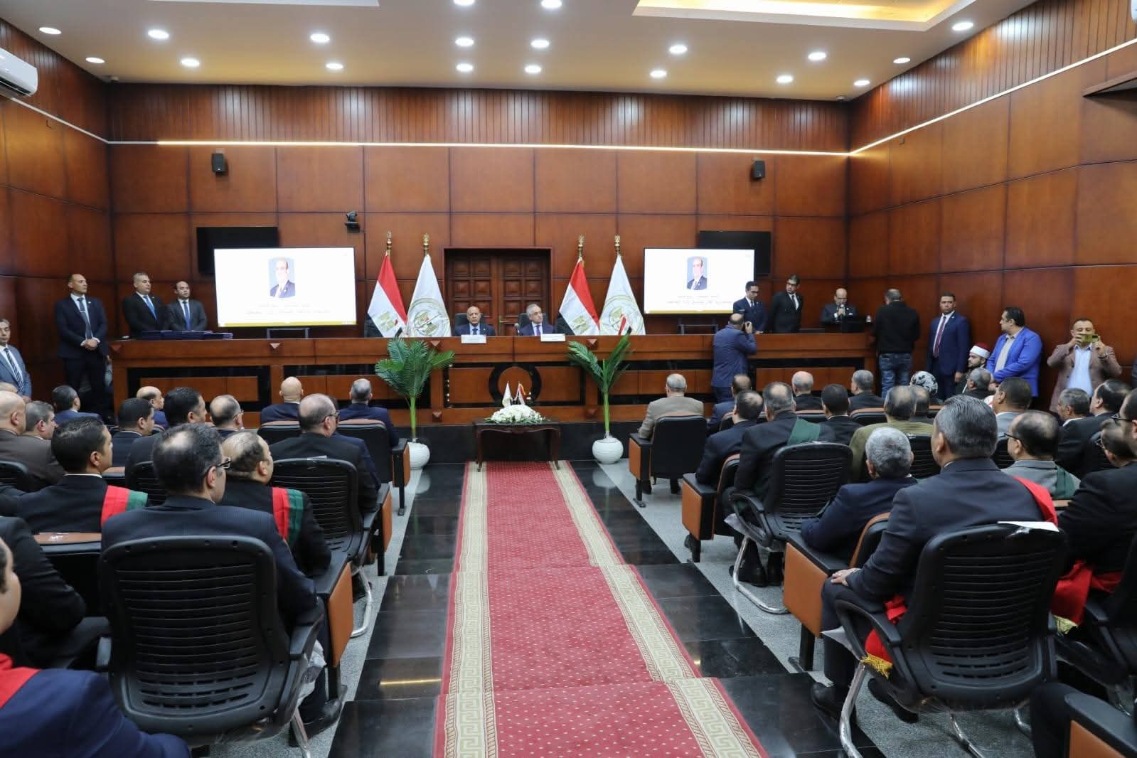 صور : وزير العدل يلتقي قضاة الاستئناف والمحاكم الابتدائية ويكرم المتميزين..