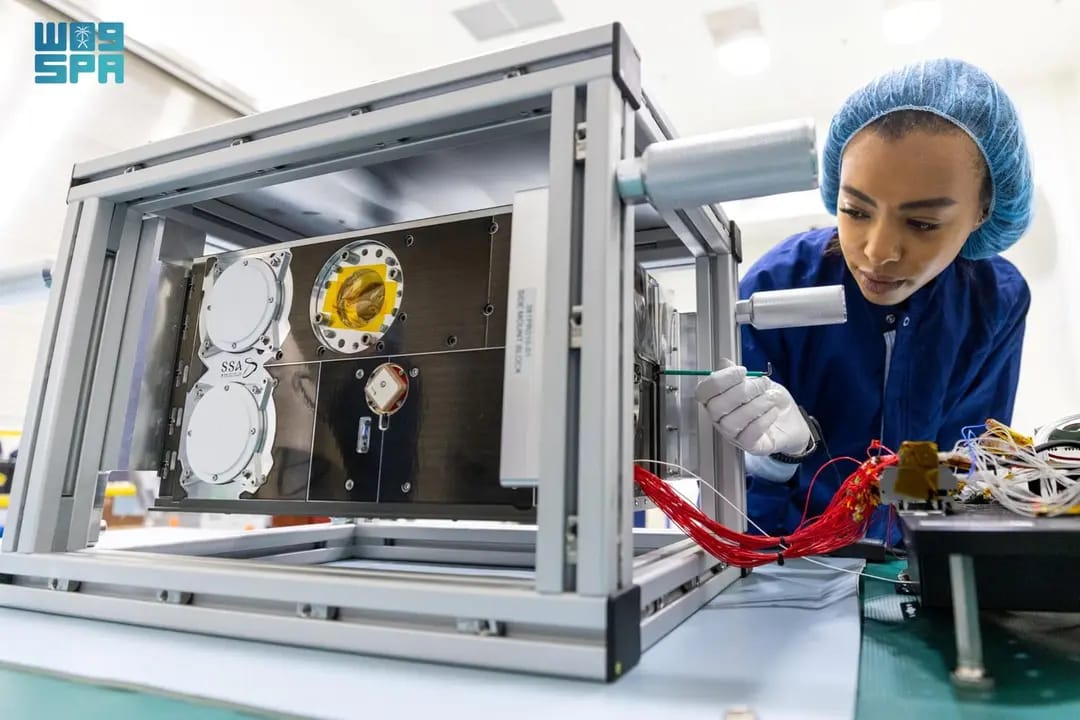 السعودية  تسّطر إنجازًا تاريخيًا بإطلاق القمر الصناعي "شمس" ضمن مهمة "آرتميس 2" العالمية 