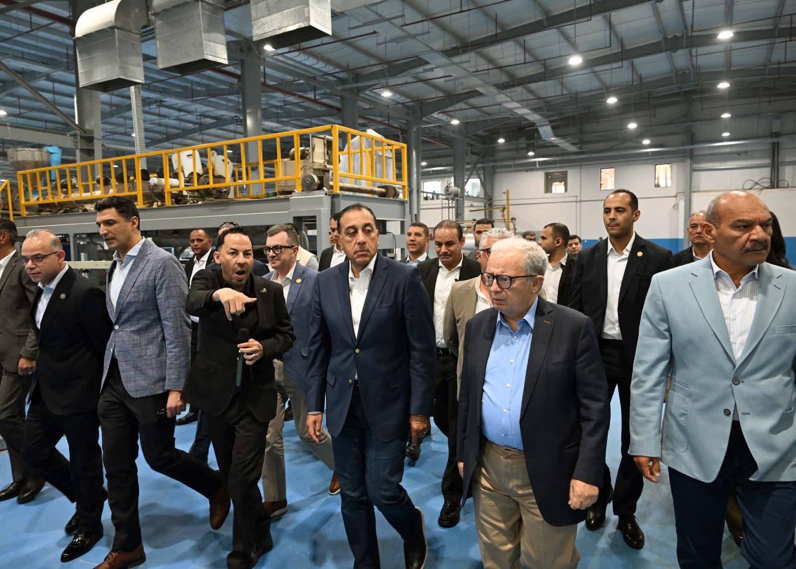 صور : رئيس الوزراء يفتتح مصنع "مودرن هايجينك" للمنتجات الورقية والصحية باستثمارات 100 مليون دولار