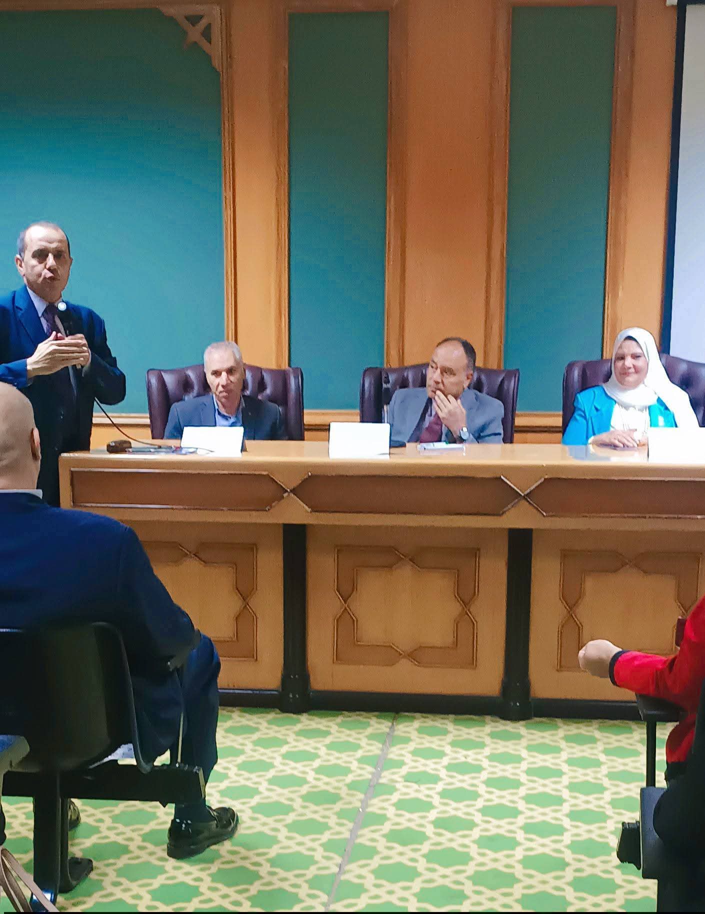 تعزيز الشراكات التعليمية بين الجامعات والمؤسسات الصناعية والمنظمات الدولية فى مؤتمر معامل التأثير العربي بالأزهر .