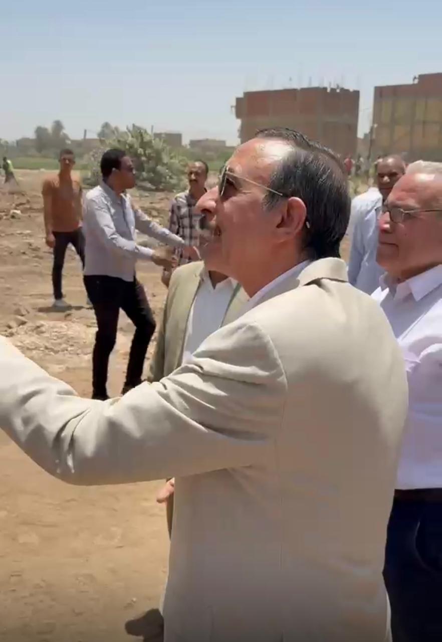 بالصور : محافظ سوهاج يقود حملات الإزالة ويؤكد: لن نترك أي مسئول فاسد دون عقاب ..والتغاضي عن المخالفات "خيانة"