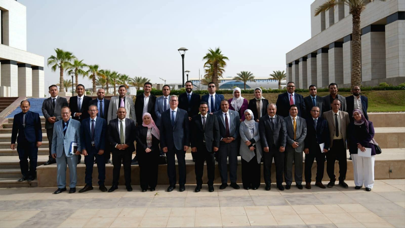 وزير البترول والثروة المعدنية يلتقي كوادر التعدين المرشحة لبرامج تدريبية متقدمة بأكبر الجامعات الأسترالية