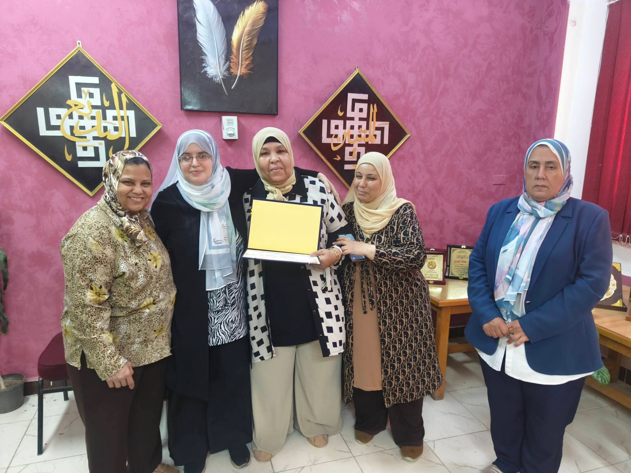 بالصور: تكريم السيدة ماجدة فوزي بالتربية والتعليم