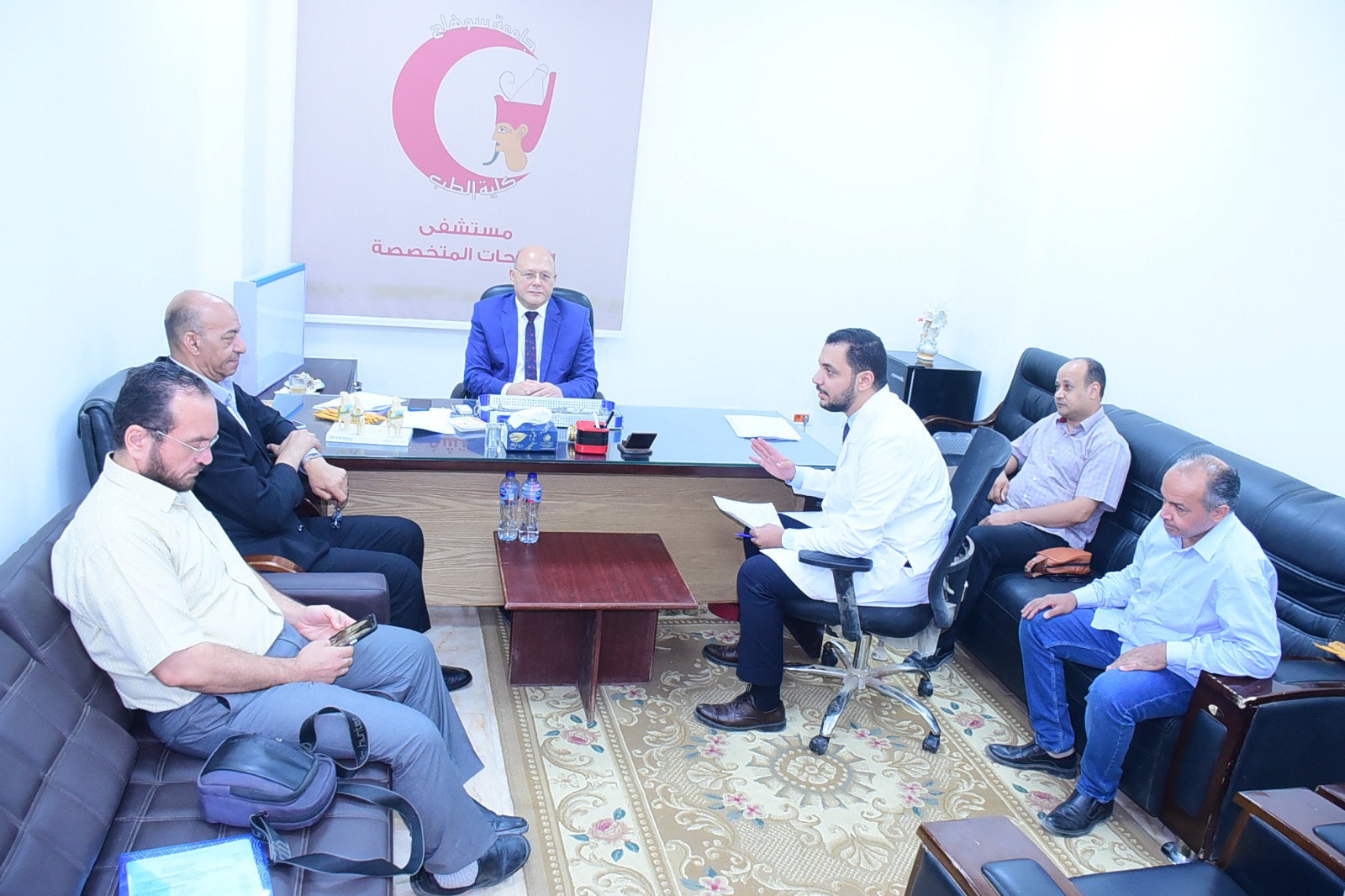 رئيس جامعة سوهاج  يترأس امتحانات  الماجستير والدكتوراه  لجراحة العظام