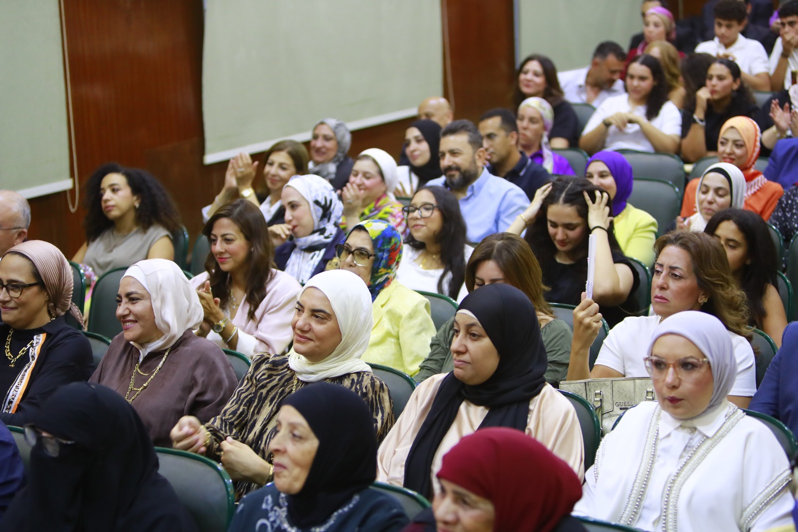 صور : وسط حضور نخبوي مميز.. اتحاد كتاب مصر يشهد توقيع  "النور الأبيض" للكاتبة ريهام مدحت