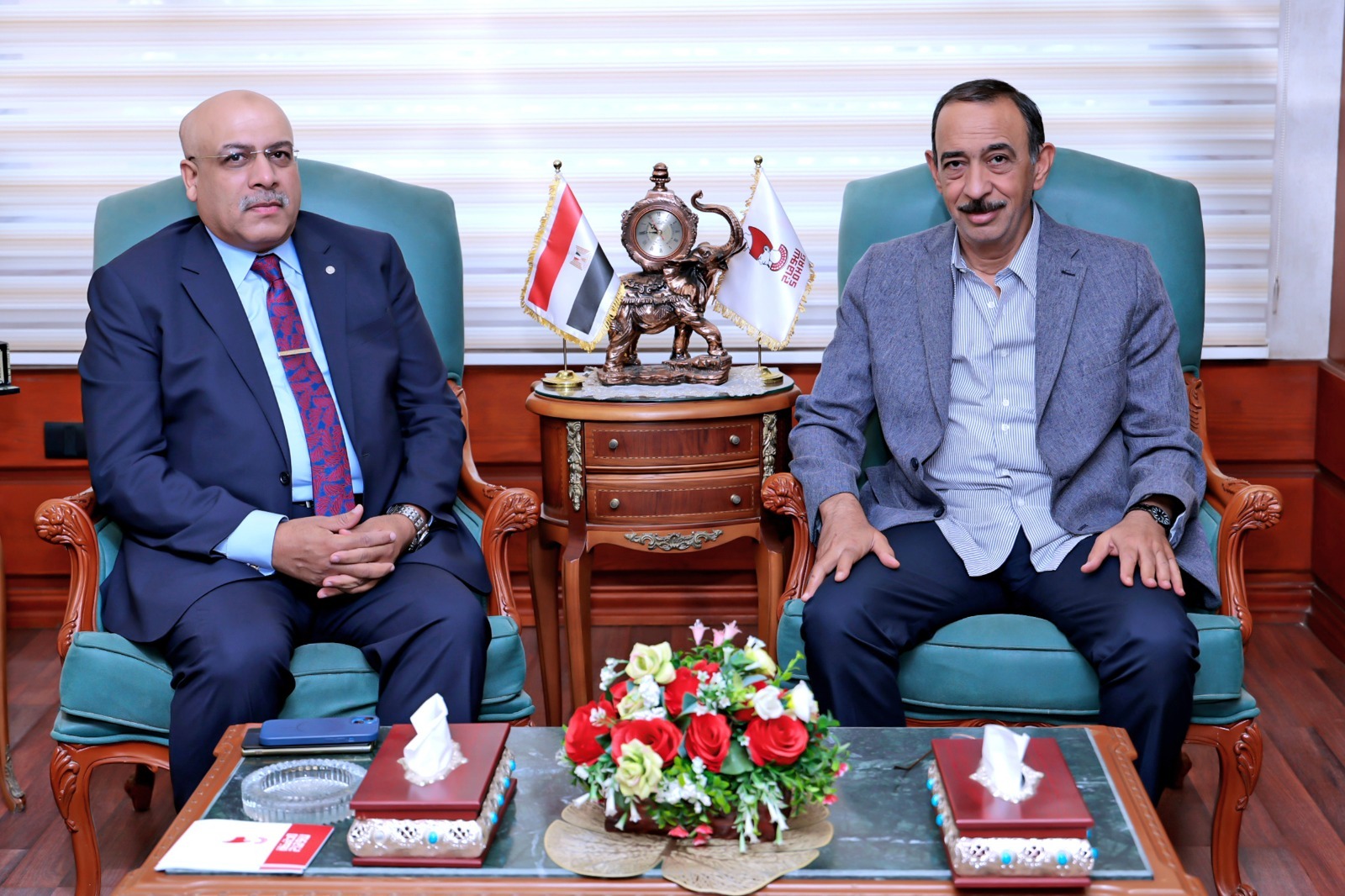 محافظ سوهاج يبحث مع هيئة الاستثمار الفرص الواعدة 