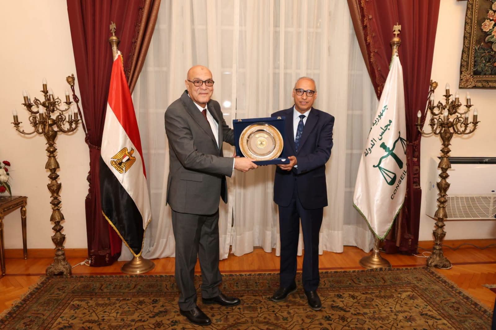 رئيس " قضايا الدولة"  يهنيء  رئيس" مجلس الدولة" ...ويؤكدان علي التعاون لصالح " العدالة" 
