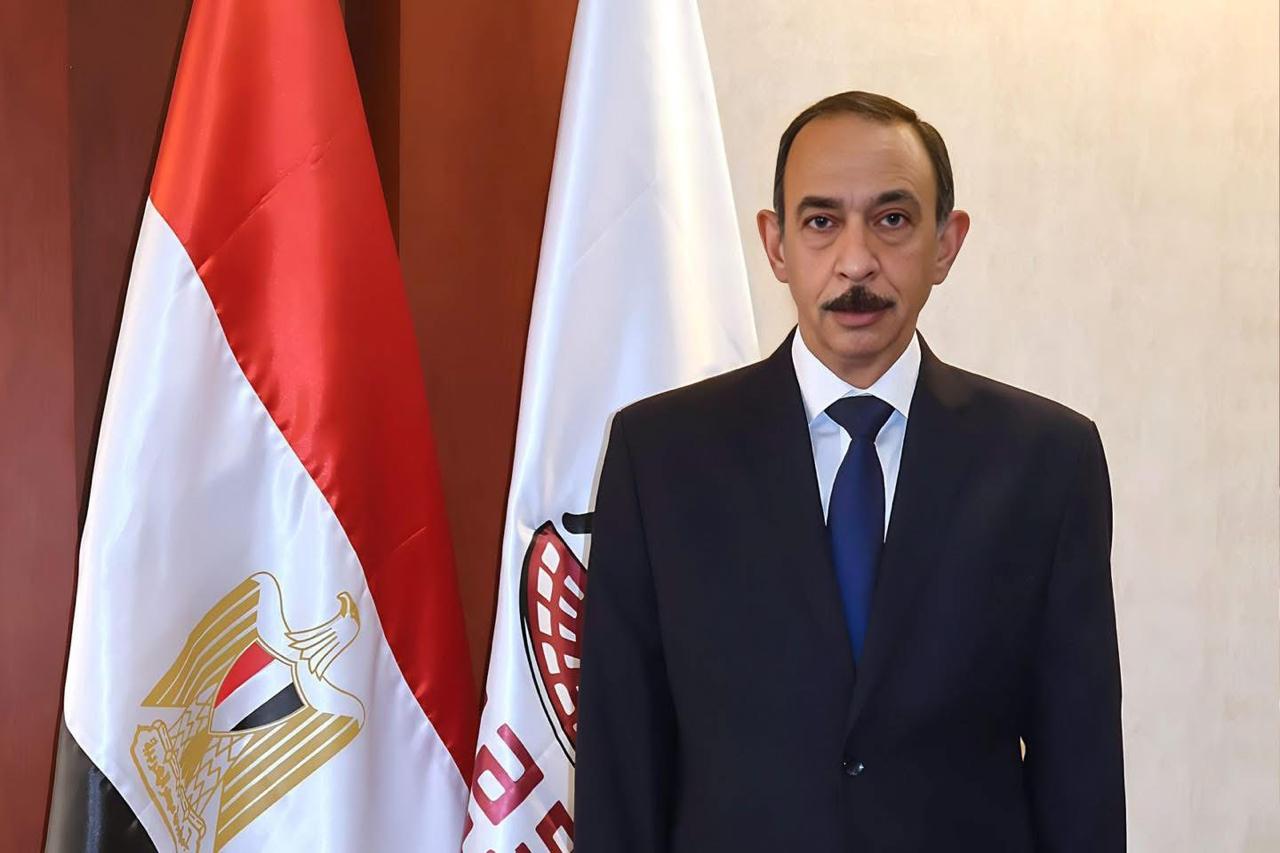 لتدعيم الانضباط المؤسسي.. محافظ سوهاج يحظر تداول المستندات  على " التواصل الاجتماعي