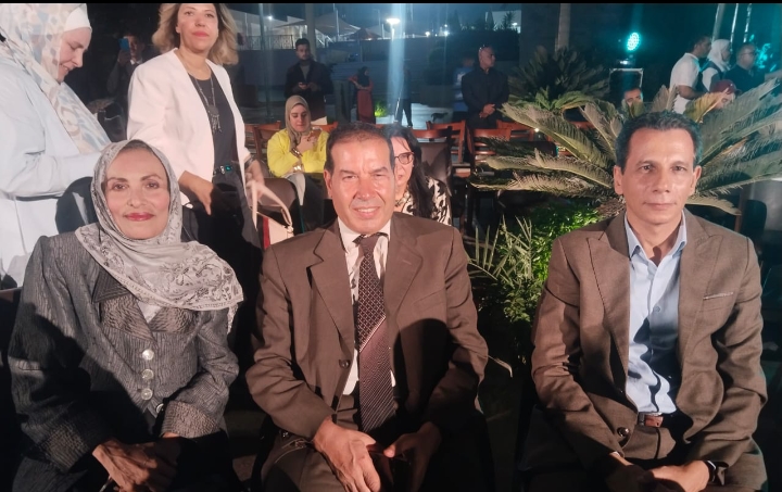من اليمين الكاتب الصحفي جمال عبد المجيد رئيس تحرير صوت الوطن والإعلامية رضا الكرداوي والكاتب الصحفي إبراهيم عارف